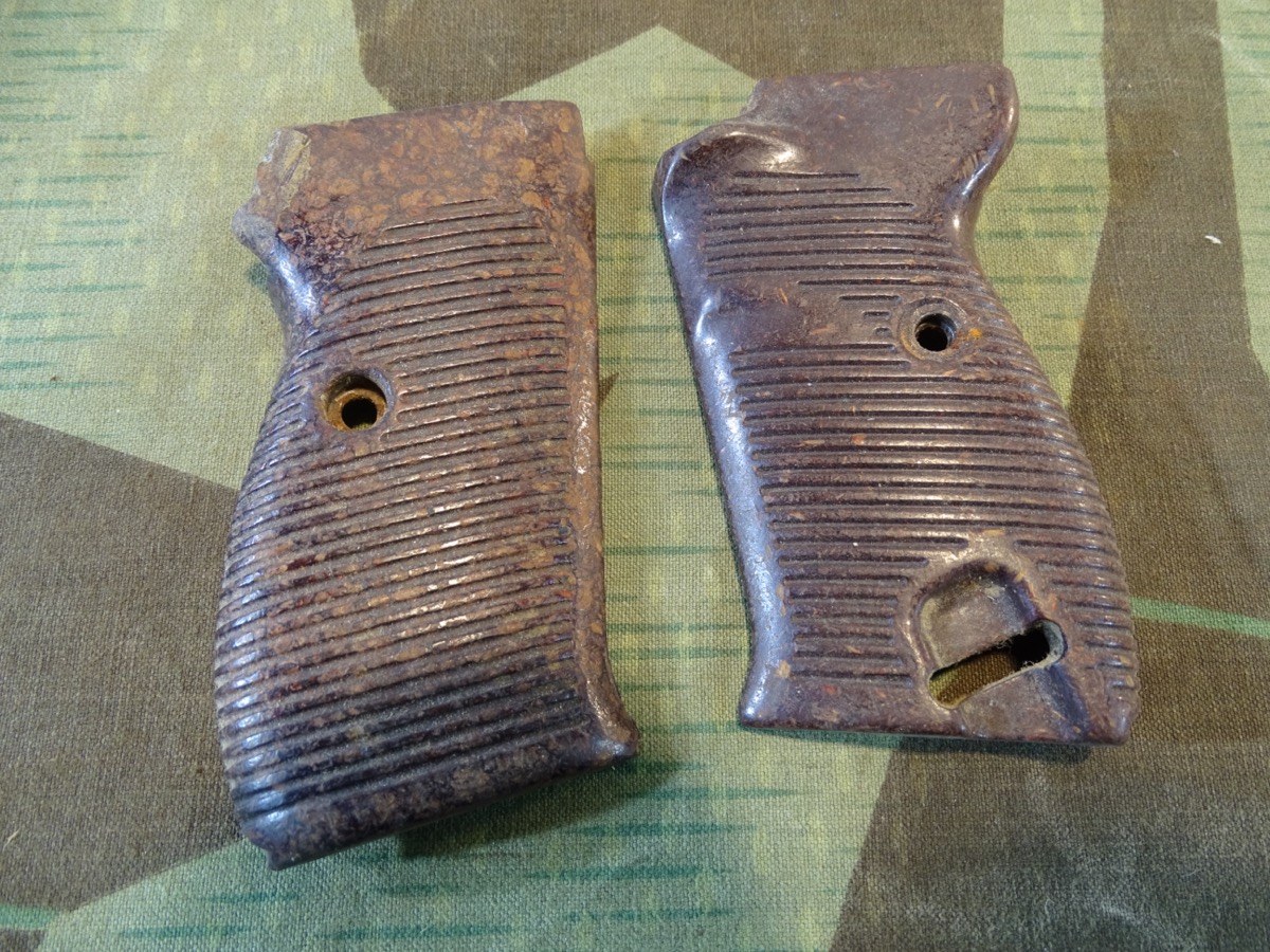 Pärchen originale Bakelit Griffschalen für Wehrmachts  P 38 Pistole