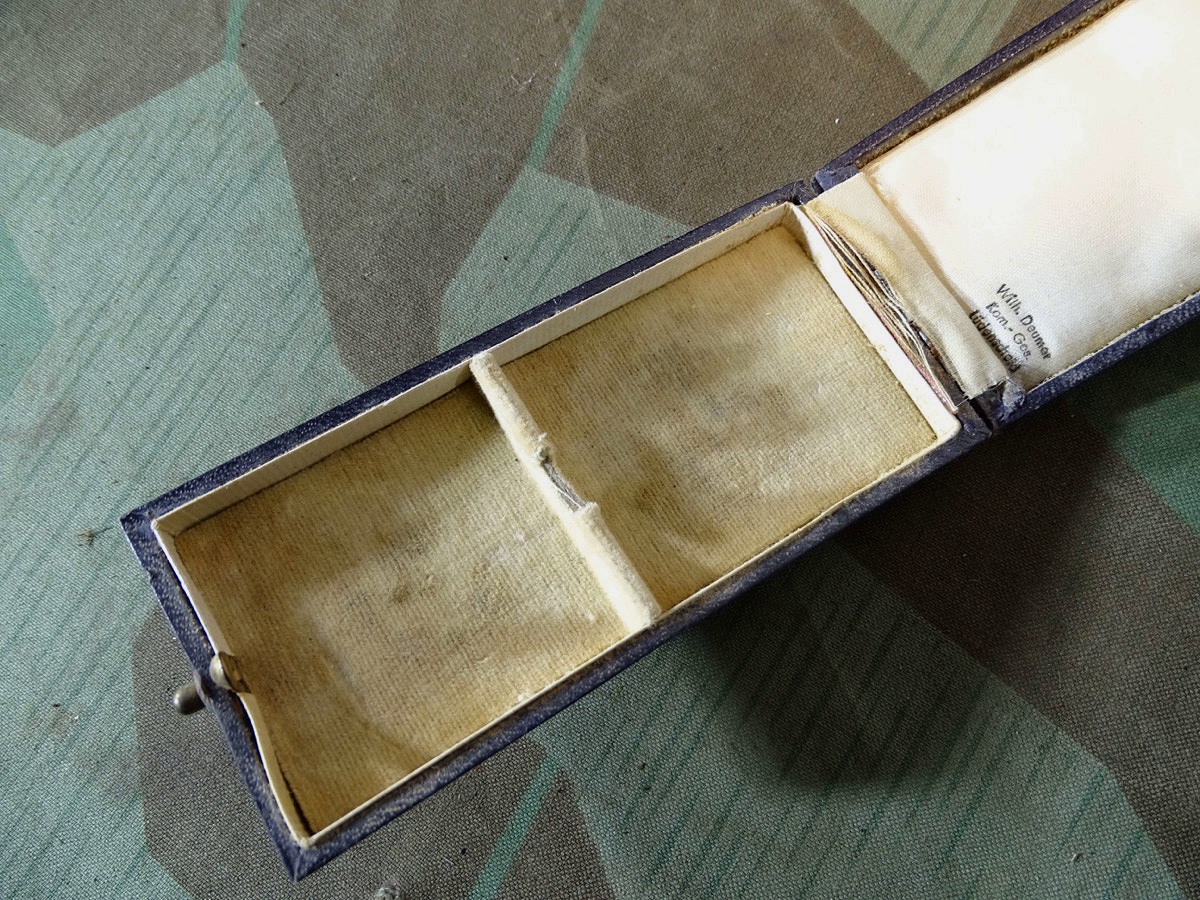 Ehrenkreuz der deutschen Mutter 1 Stufe in Gold, m. Etui, langes Band,  Hst.: Deumer