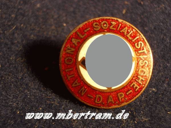 NSDAP PARTEIABZEICHEN, KLEINERE EMAILSCHÄDEN