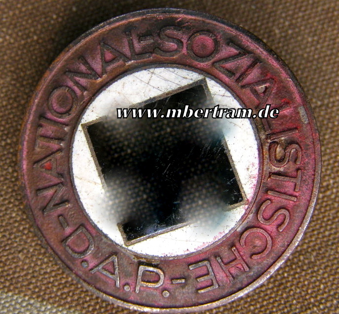 NSDAP Mitgliedsabzeichen, interessante Variante. "M 1/136 "