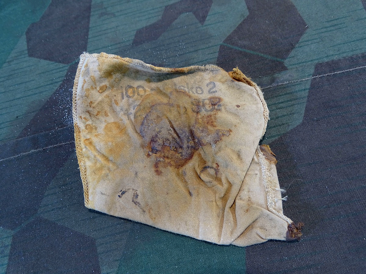 Beutel von Zusatz Übertragungsladung für 8,8 cm Panzergranate 1944, Selten.  Beutel von Zusatz Übertragungsladung für 8,8 cm Panzergranate 1944, Selten.