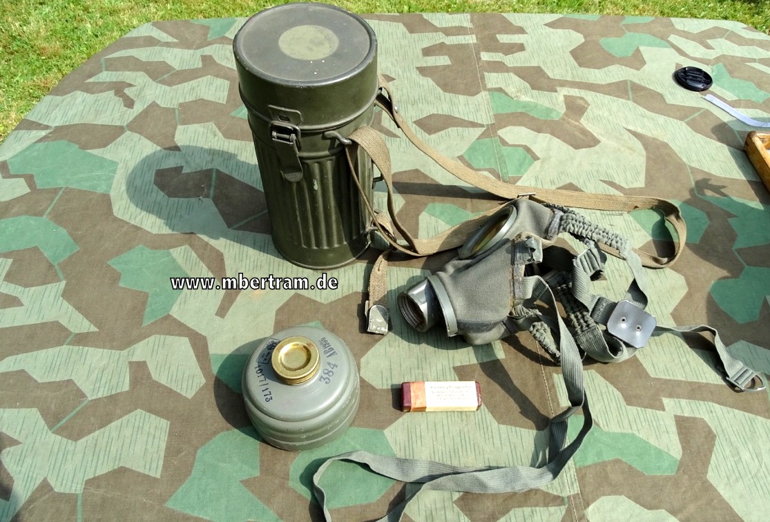 WH Gasmaske M 30, Dose mit hohem Deckel, Riemen, Filter, Losantin 1935/1936 Z 2