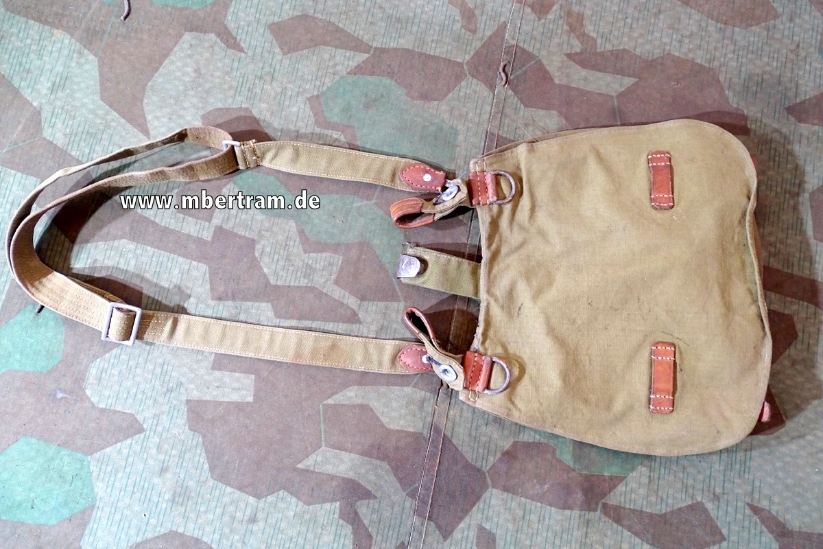 Früher Brotbeutel Wehrmacht mit Trageriemen, braunes Leder