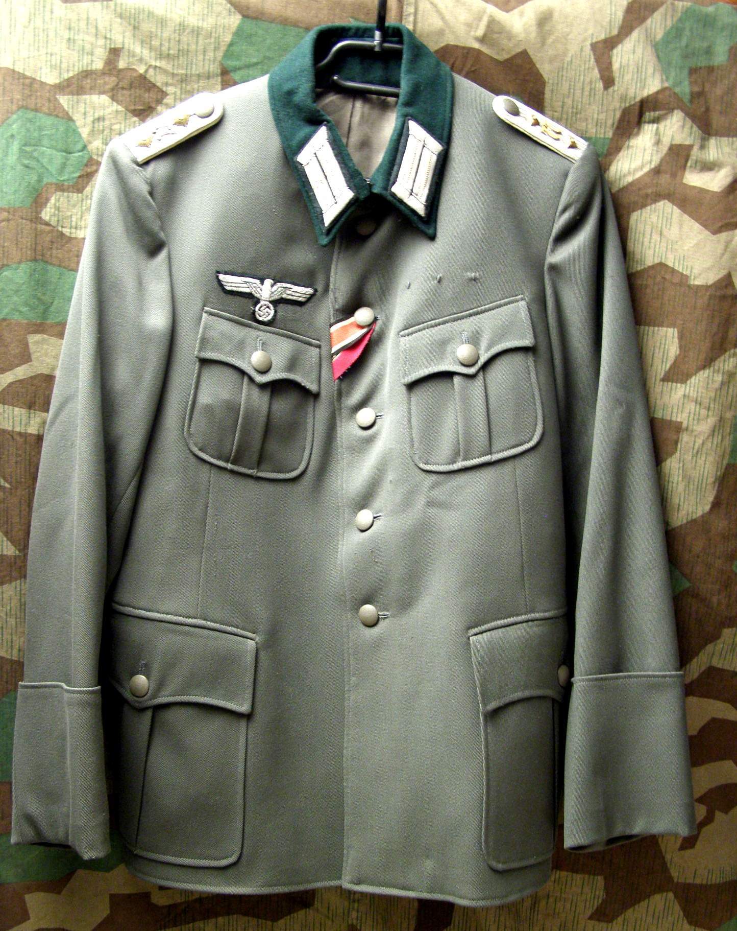 Wehrmacht Feldbluse Hptm. Inf. Rgt. 77, kpl. effektiert