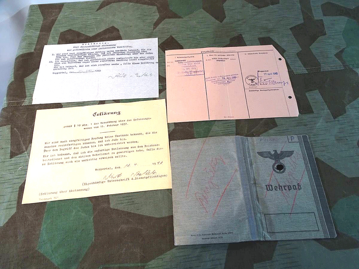 Wehrmacht Wehrpass Kurt P. 1. Nachr.Ers Abt.16 Münster, 3 Dokumente, Ostmedaille, Kreuzzug g.d. Kommunissmus Med. 