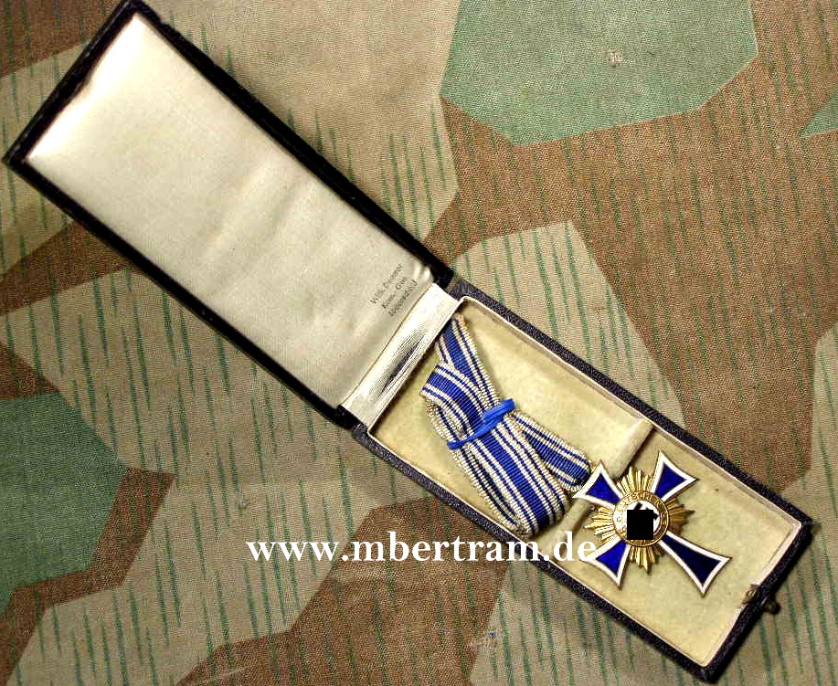 Mutterkreuz in Gold mit Etui, Wilhelm Deumer Lüdenscheid