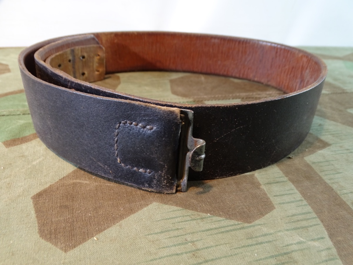 Koppelriemen für Wehrmachts Koppelschlösser, Eisenschließe, 1942, Hst. Marke. Gr. 95 cm Koppelriemen für Wehrmachts Koppelschlösser, Eisenschließe, 1942, Hst. Marke. Gr. 95 cm