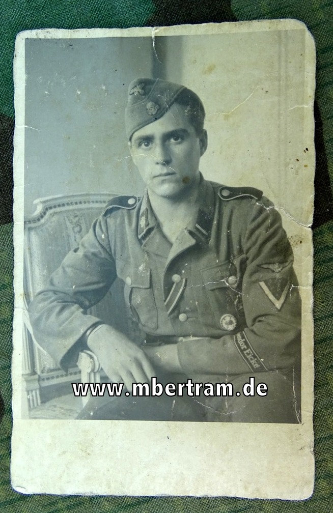 Postkarten Portraitfoto Gefreiter der Waffen SS Pz.Gren.Rgt.6 " Theodor Eicke "