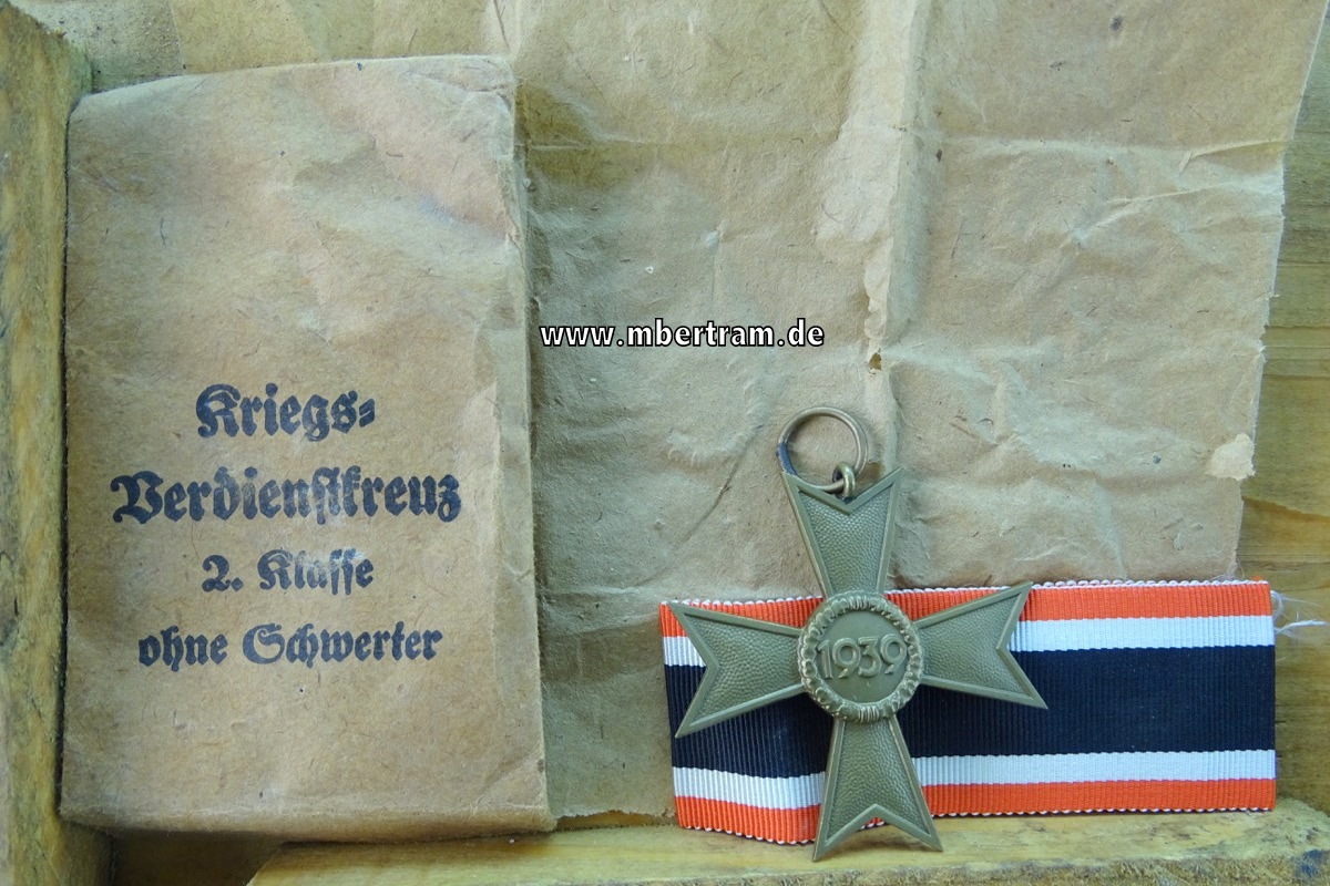 Kriegsverdienstkreuz 1939 2. Klasse ohne Schwerter in der Verleihungstüte