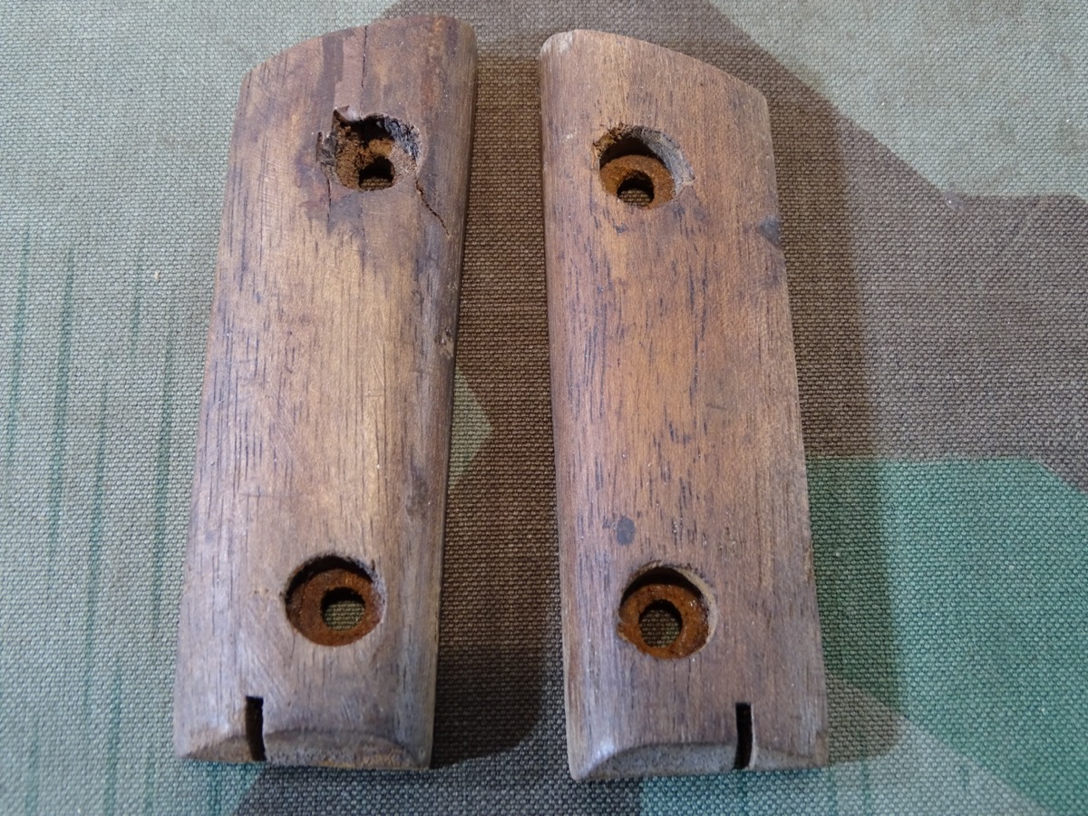 Pärchen Holz Griffschalen für das Tschechische VZ 24 Seitengewehr