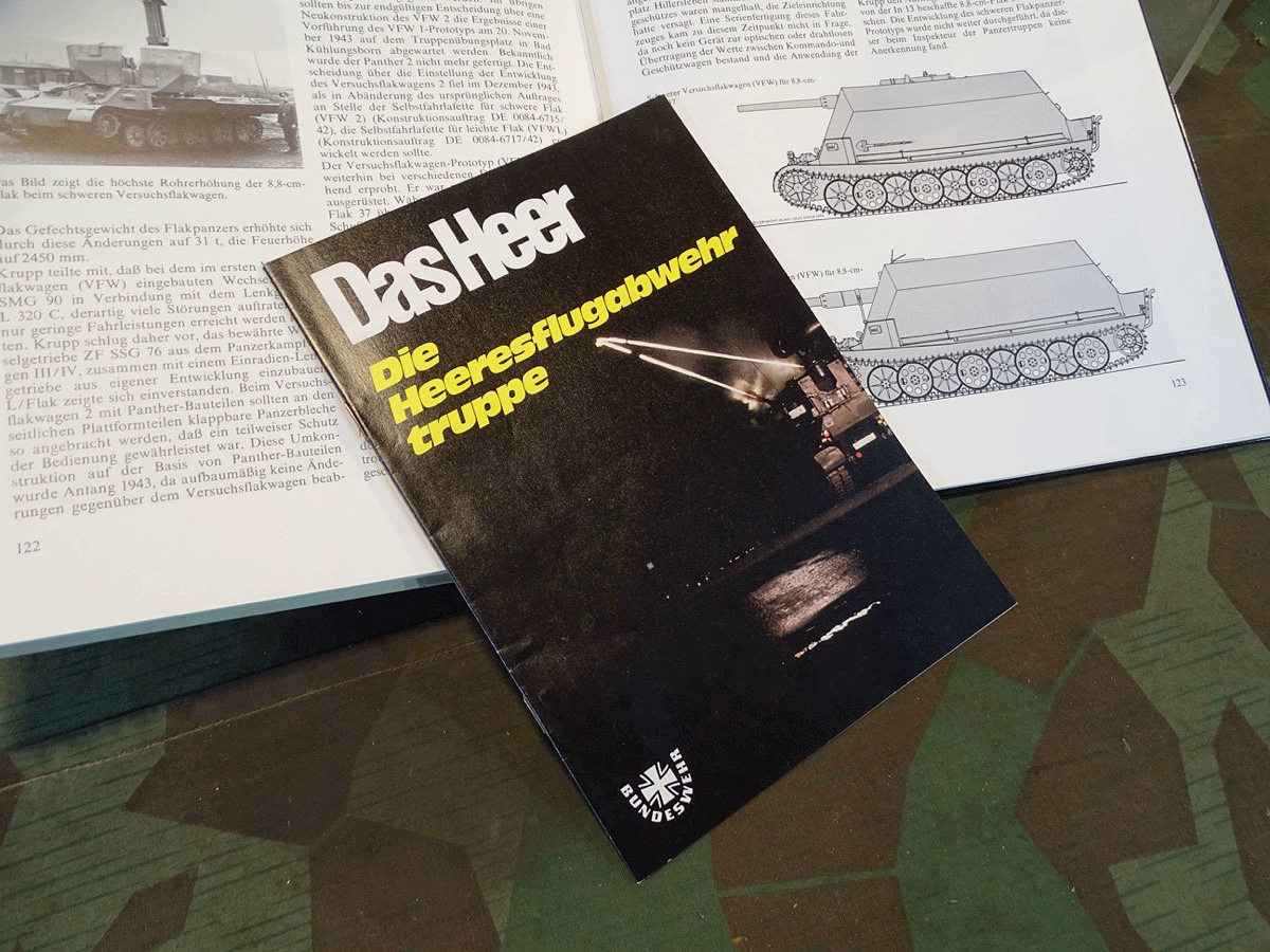 W.J. Spielberger : Deutsche Flak Panzer, 115 Skizzen, 184 Fotos, 136 S. W.J. Spielberger : Deutsche Flak Panzer, 115 Skizzen, 184 Fotos, 136 S.
