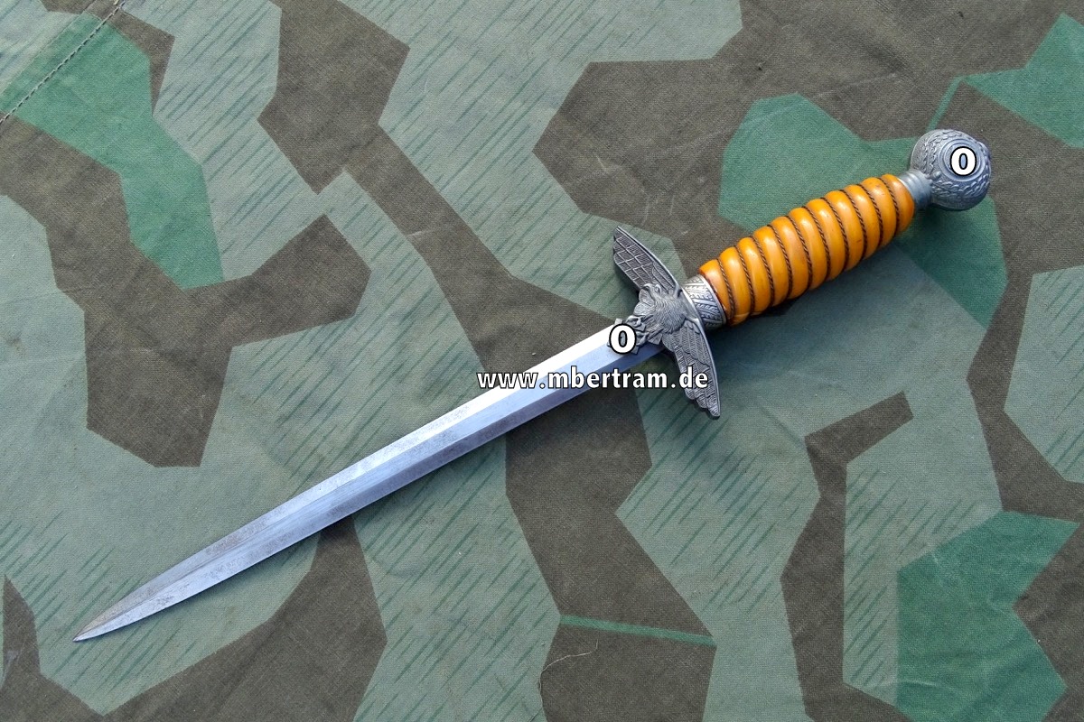 Luftwaffen Offiziersdolch, rotgelber Griff ohne Scheide.