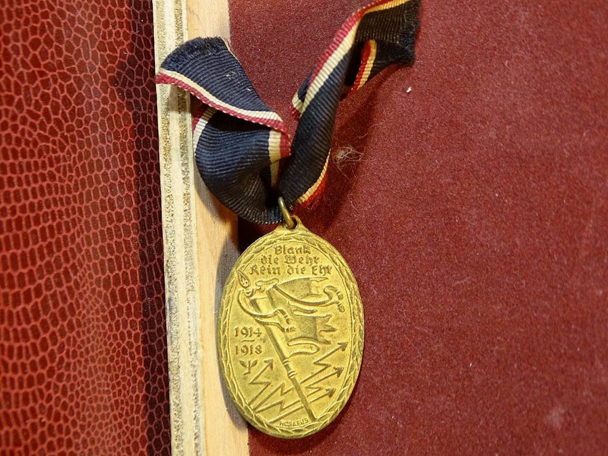 Kriegsdenkmünze des Kyffhäuser Bundes,  Medaille am Band 1914/18 ” Blank die Wehr – Rein die Ehr ”