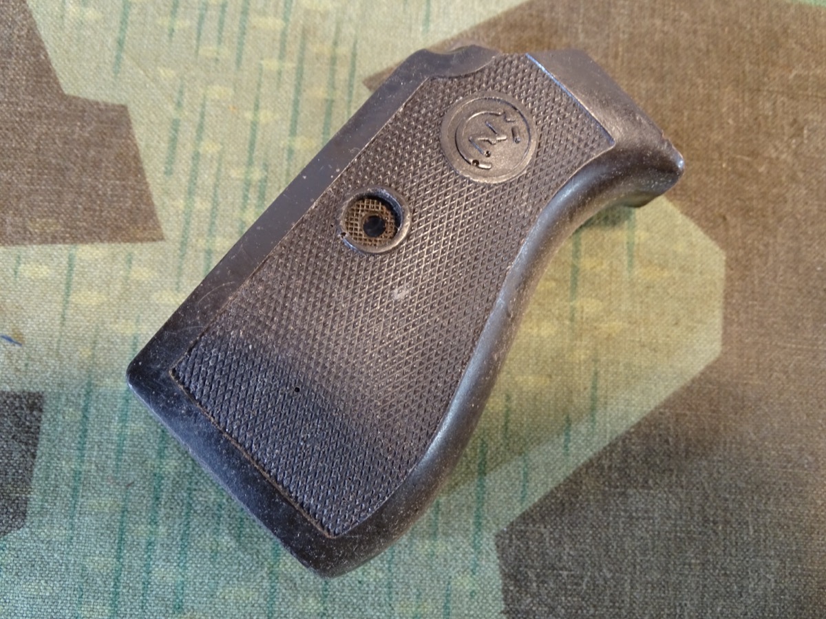 Umlaufende Griffschale P 27 ( t) CZ, Fehlstelle Oberkannte, Repro
