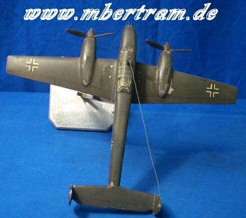 Kriegsmodell: Messerschmidt 110 aus Holz und Metall, 30 cm