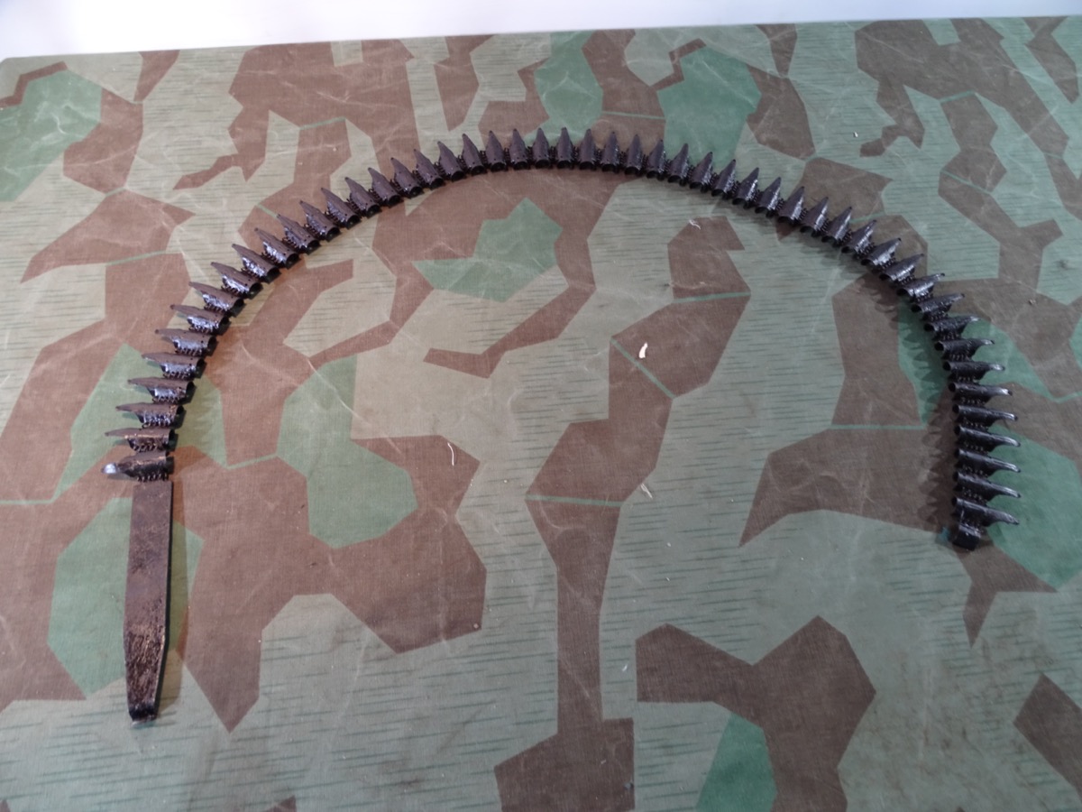 50er Gurtkette mit festem Einführstück für MG 42/ MG 34  " cvo 4.41" Stocko Reisverschlüsse Wuppertal. 