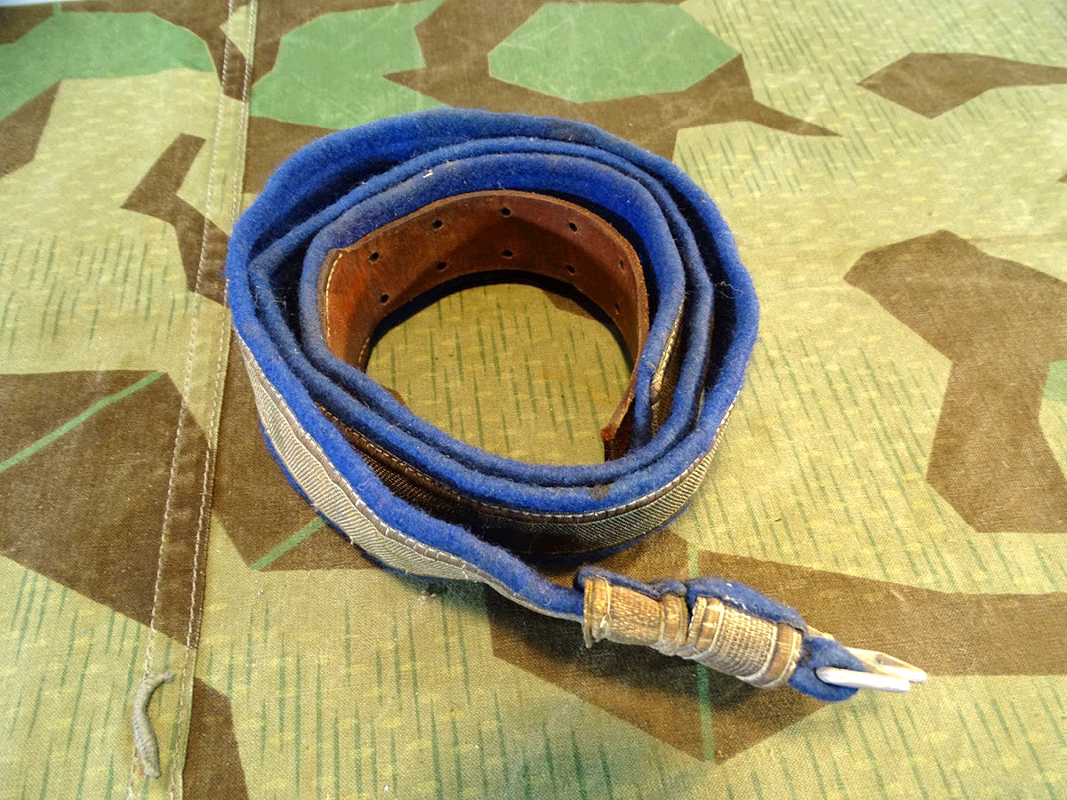 Uns unbekannte goldene Offiziers / Führer Feldbinde mit blauem Futter. Uns unbekannte goldene Offiziers / Führer Feldbinde mit blauem Futter.