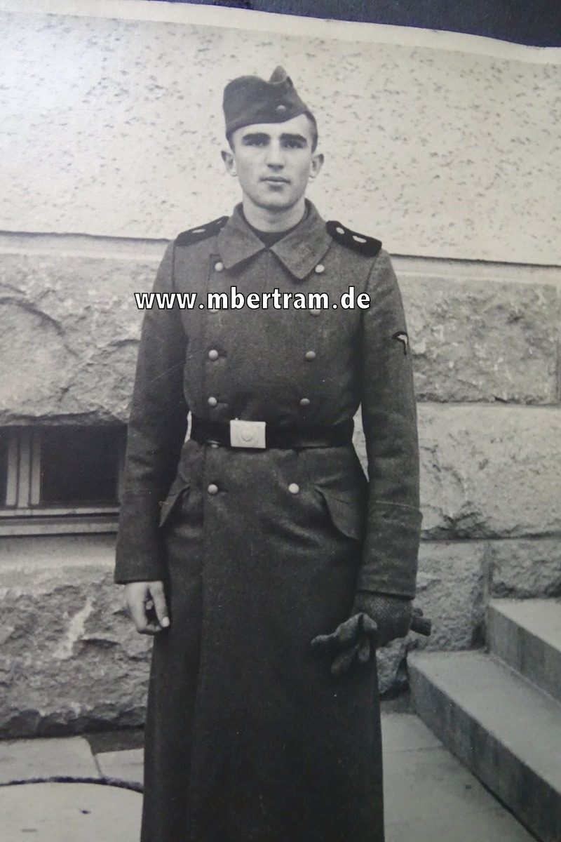 18408-19 Fotoalbum eines Angehörigen der SS Division "Germania"