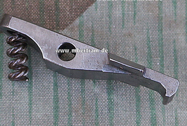 Auszieher mit Feder für das  20 mm Luftwaffe Bord MG 151/20 der Wehrmacht.