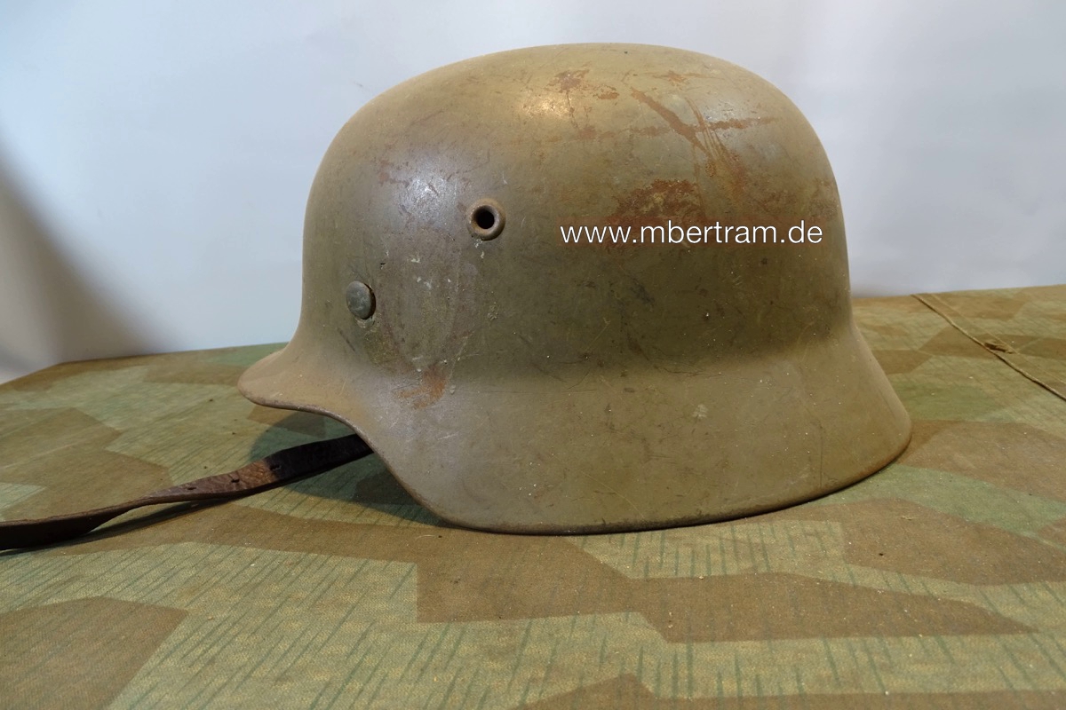 20412-1 Wehrmachts Helm, Wappen entfernt, Innenleben da.  ET 66 mit original Riemen