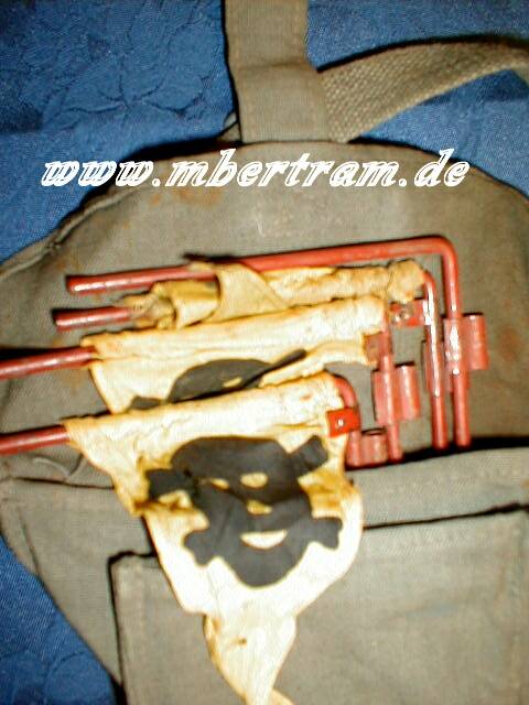 Wehrmacht Pionier Minenfähnchen, feldgraue Leinentasche