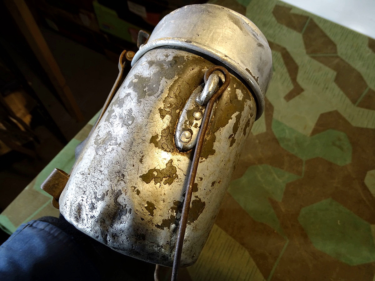 Wehrmacht Kochgeschirr, Komplett  von 1940. Deckel  ESB 40( Sommerfeld Berlin ) , Unterteil A.W.G 40