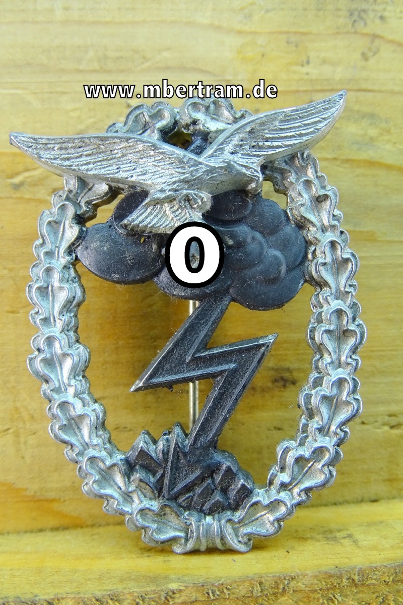 Erdkampfabzeichen der Luftwaffe, Feinzink ohne Hst. Marke, aufgelegter Adler