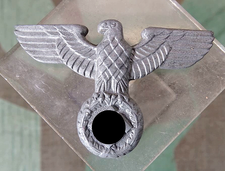 Mützenadler für Parteiorganisationen RZM M 1/58 , ( SA, NSDAP, HJ Führer etc. )Feinzink 1 Splint.