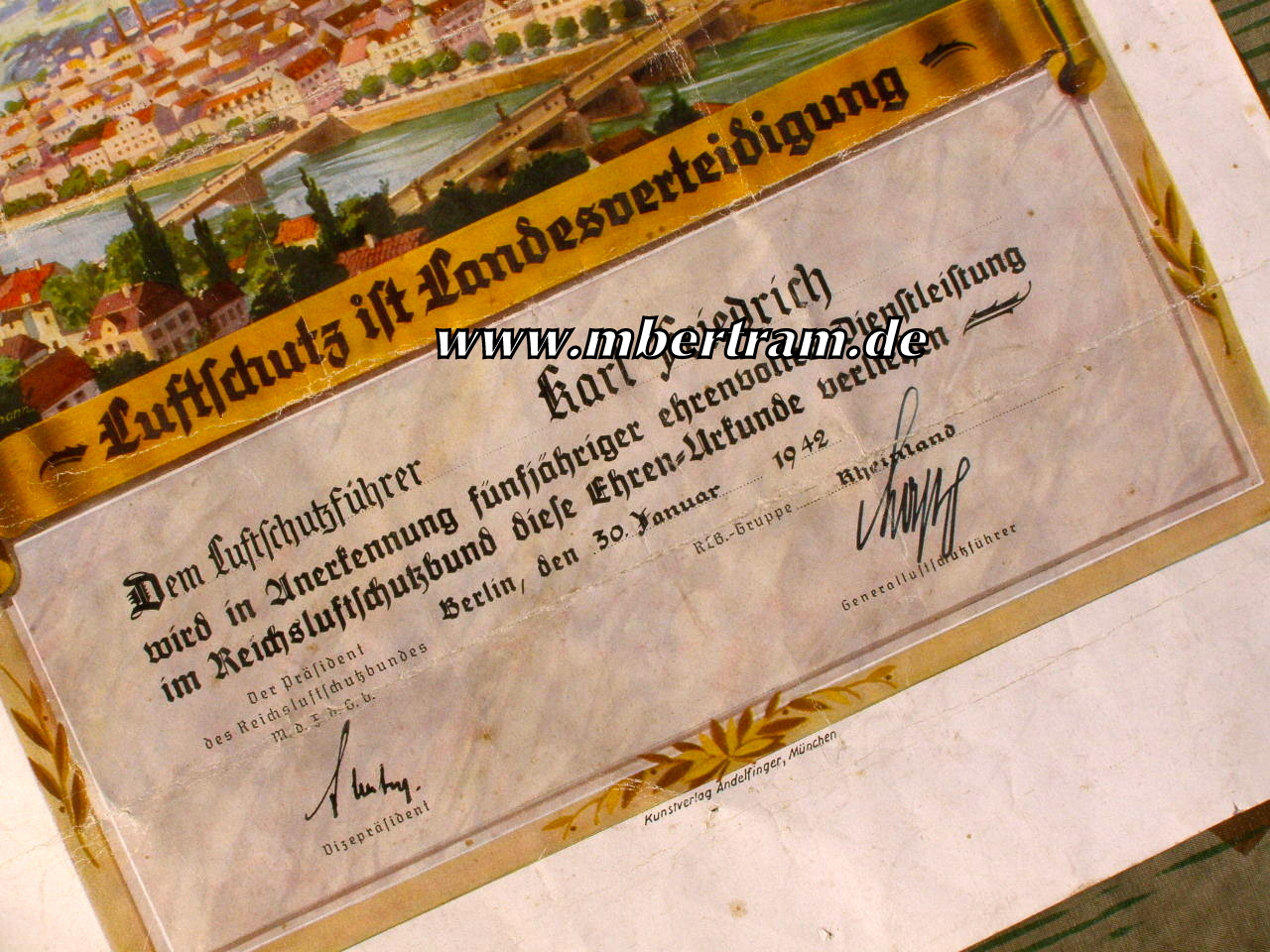Ehrenurkunde für den Luftschutzführer Karl F., 1942
