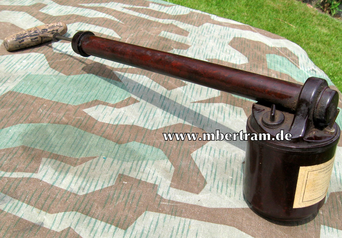 Wehrmacht Hand Desinfektionsspritze, Bakelit. Lysol, 1942