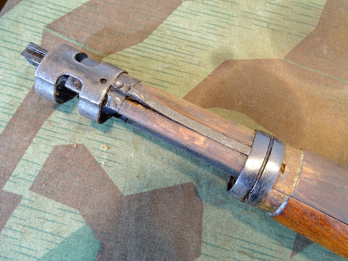 Komplette Schäftung K 98 Wehrmacht, Schichtholz, m. Beschlägen u. Magazinkasten Komplette Schäftung K 98 Wehrmacht, Schichtholz, m. Beschlägen u. Magazinkasten