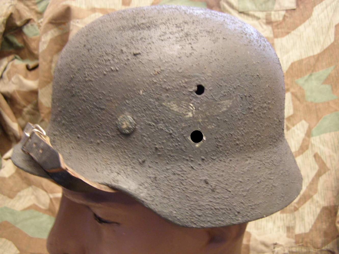 Luftwaffen Stahlhelm, M 35, Wasserfund, neu lackiert