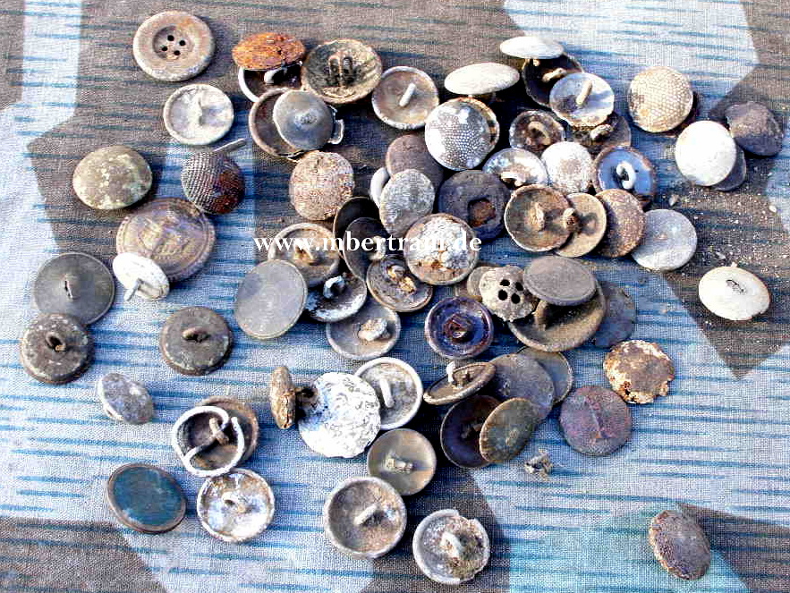 9546-1 ca. 64 Uniformknöpfe, größtenteils Wehrmacht, nutzbar