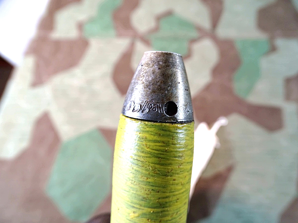 Deko-Patrone 2 cm Flak 38, Stahlhülse, Zünder, Ladungssäckchen 