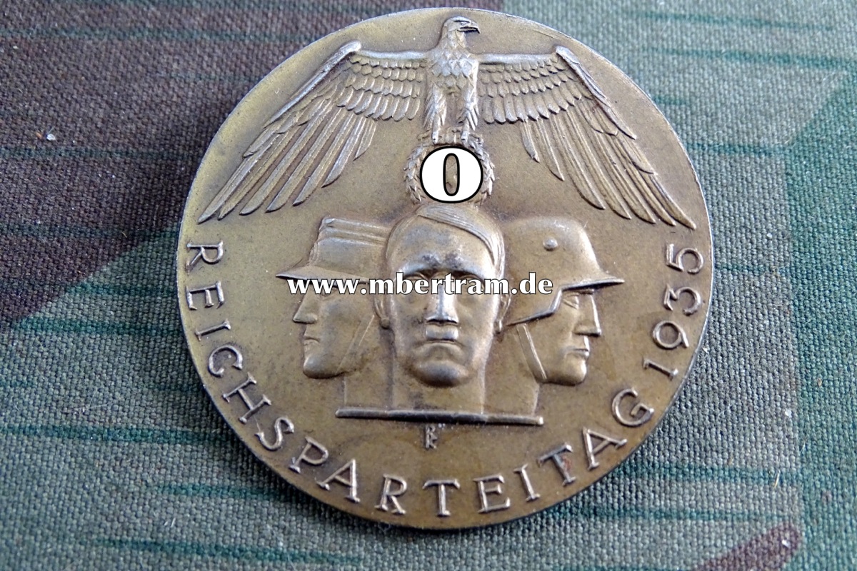 Tagungsabzeichen Reichsparteitag 1935. Eisen, vermessingt, Laufer Nürnberg