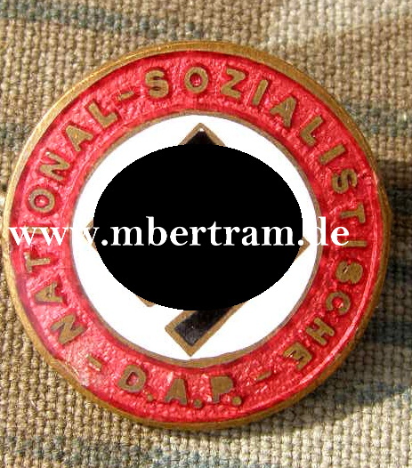 Seltene frühe 18 mm Miniatur des NSDAP Mitgliedsabzeichen , emailliert, ges. gesch. 