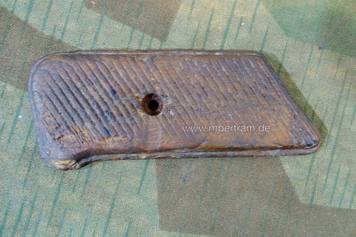 1 Stück Stgw 44 Griffschale , Holz, gebrauchtes Original.