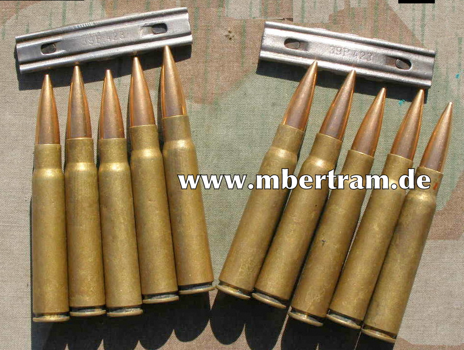 10 Deko Patronen, 2 Ladestreifen."hlb 1943" Messing