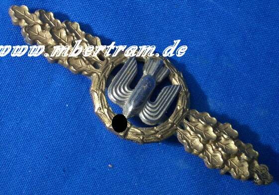 Frontflugspange für Kampfflieger in gold, Buntmetall