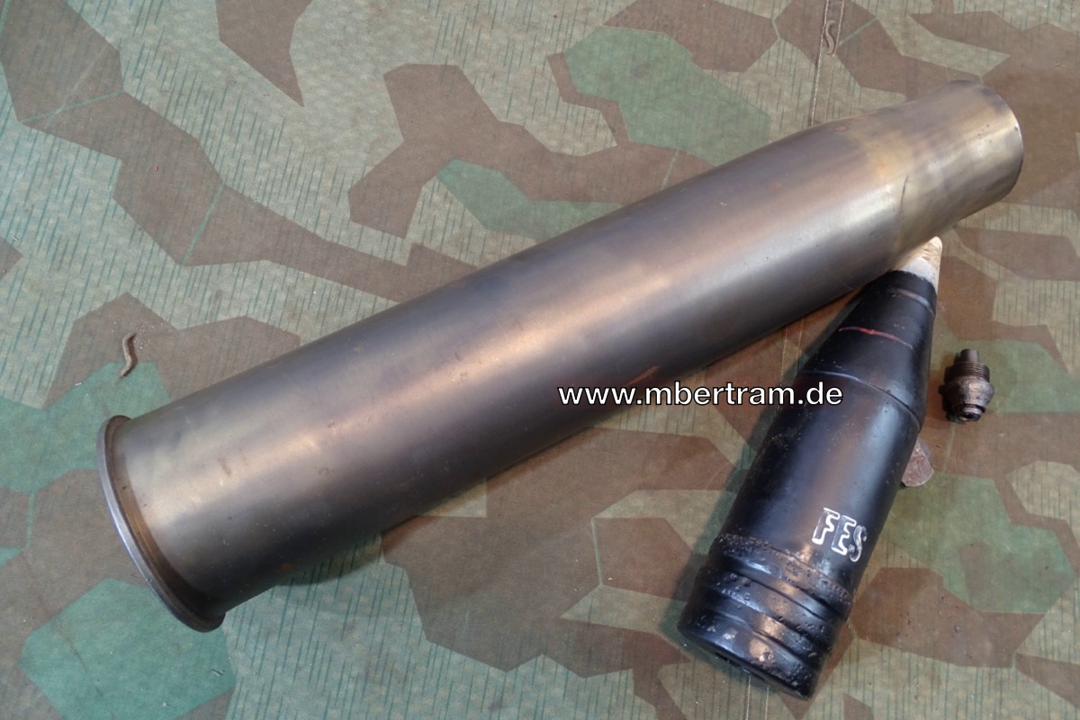 10382-9 Wehrmacht Deko Sturmgeschütz Panzer Granate 7,5cm KWK 40 mit Hülse, Bodenzünder und Zündschraube