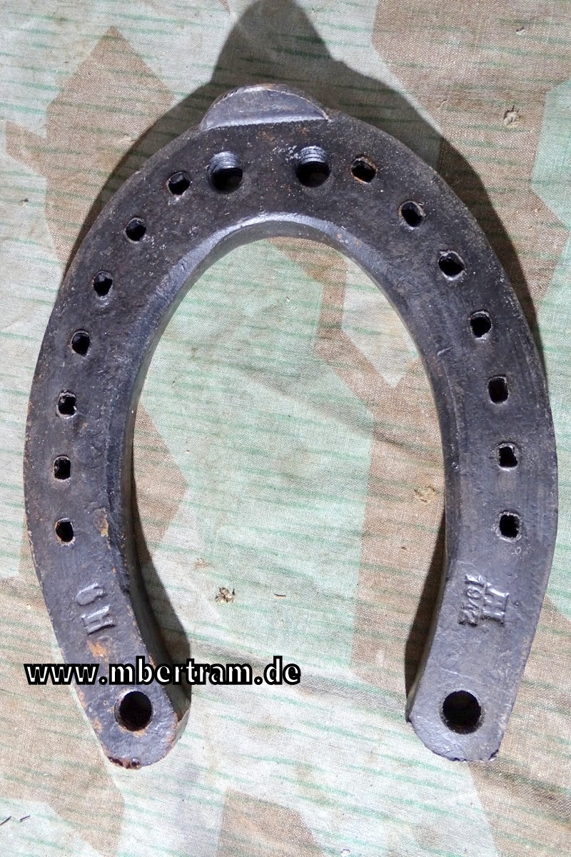 Wehrmacht Kavallerie Hufeisen Gr. H 9 , schöner Stempel "AH 1942"