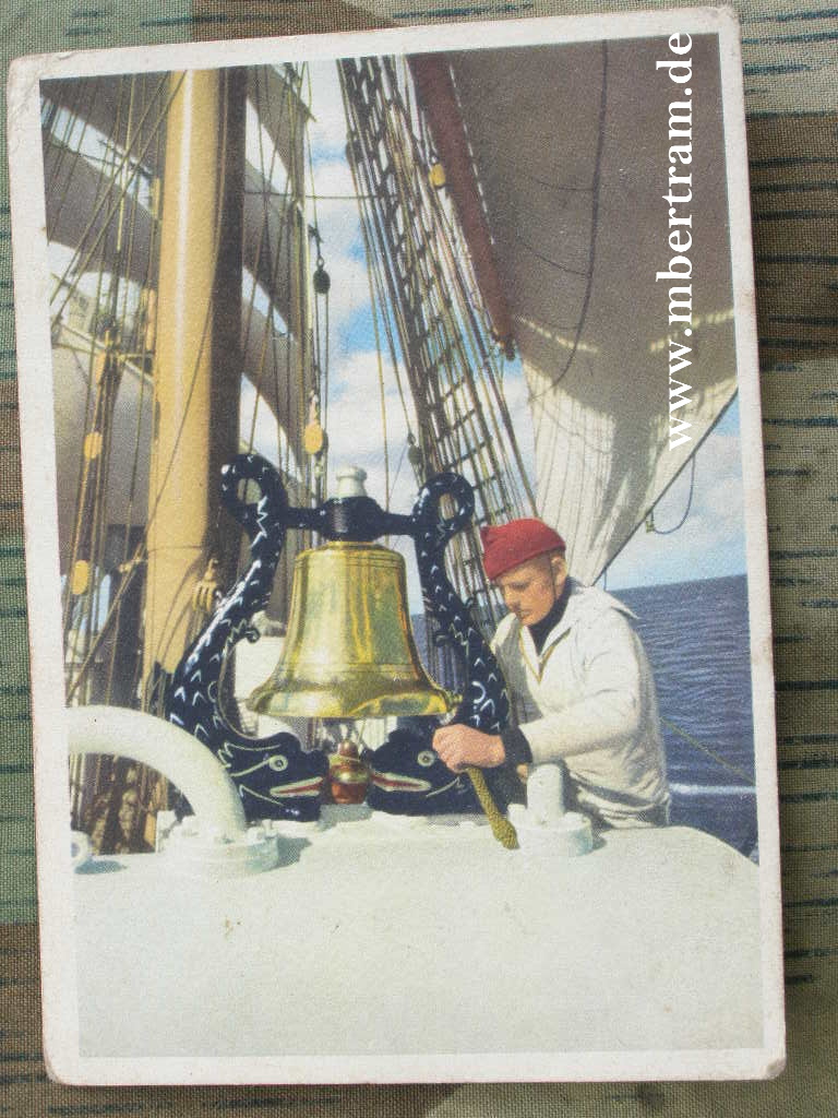 Glasenleuten an der Schiffsglocke eines Segelschulschiffs