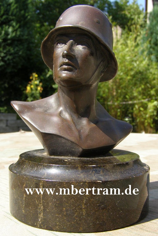 Wehrmacht, heroische Soldatenbüste, 1934, Marmorsockel.