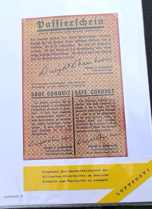 Ordner mit Allierten Abwurf Propaganda Flugblättern des 2. Weltkriegs, 17 Original, 10 Kopie Ordner mit Allierten Abwurf Propaganda Flugblättern des 2. Weltkriegs, 17 Original, 10 Kopie