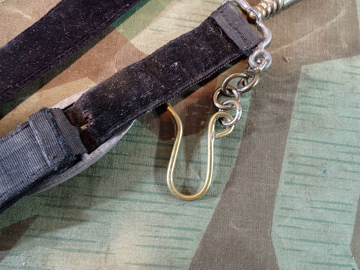 Gehänge zum Kriegsmarine Offiziersdolch, spätes Modell, Beschläge Zink vergoldet Gehänge zum Kriegsmarine Offiziersdolch, spätes Modell, Beschläge Zink vergoldet