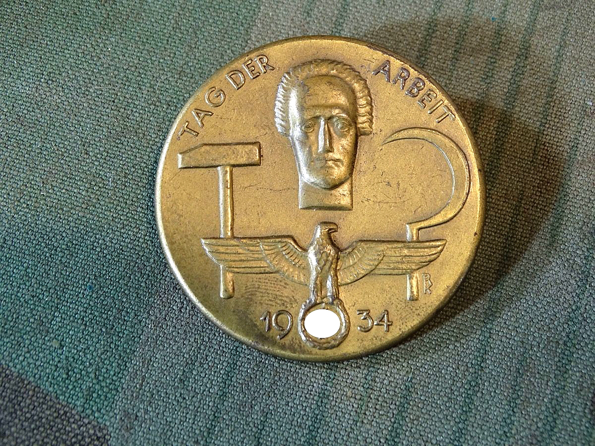 1.MAI 1934 TAG DER ARBEIT, BUNTMETALLABZEICHEN, Hst. : Enders Oberrahmede