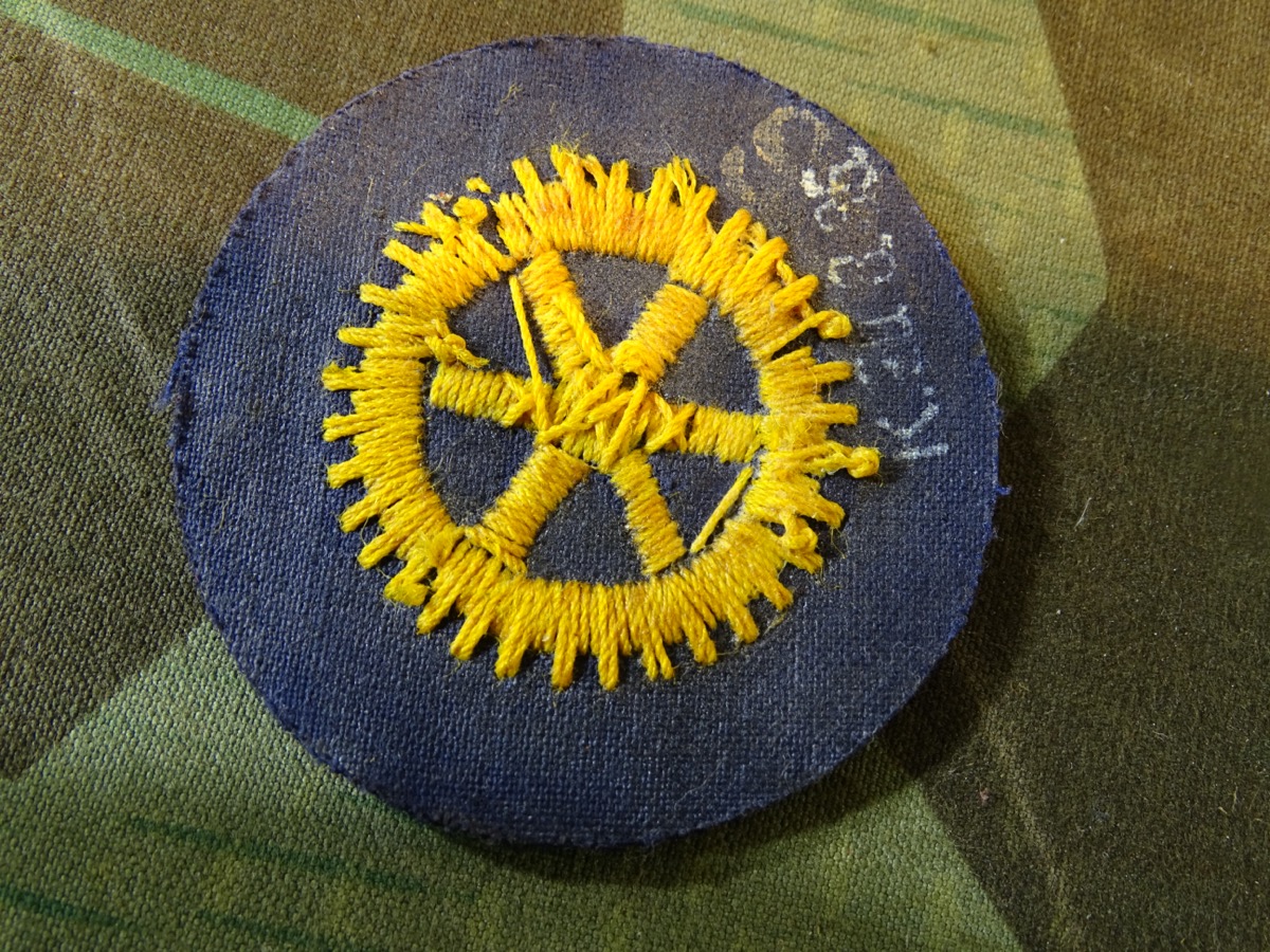 Kriegsmarine Ärmelabzeichen Maschinen Matrose auf blauem Grund,