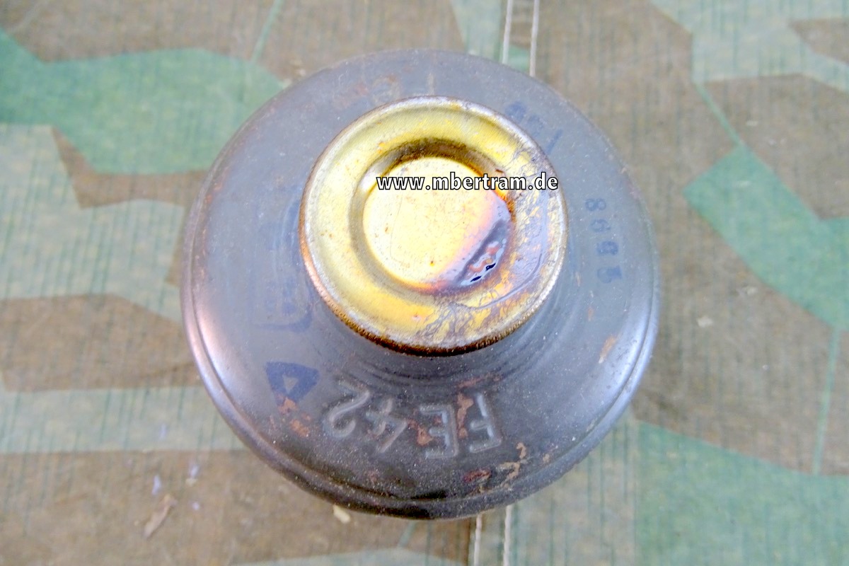 Gasmasken Filter FE 42, Wehrmacht, unbenutzt, 2 Verschlusskappen, 1942 " fcc"
