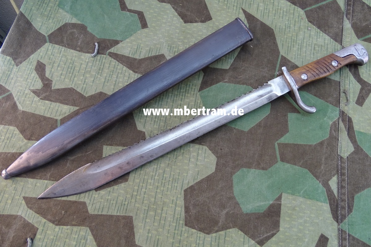 17672-6 1.WK Bajonett Mod. 98/05 a.A., " Alex Coppel Solingen", Sägerücken, Eisenscheide