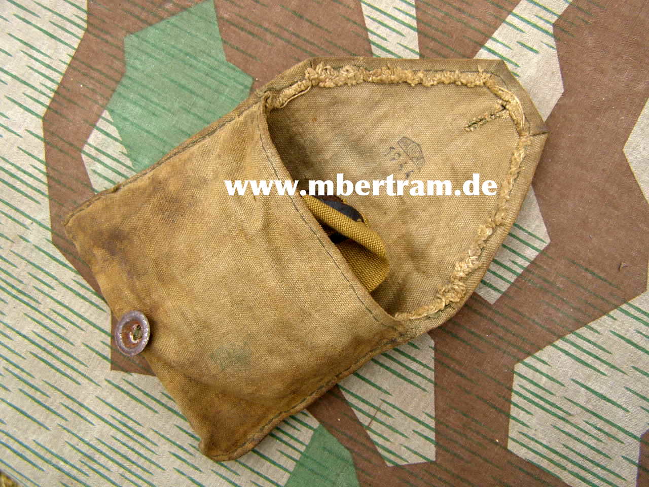 WH Kradmelder Brille, Ledereinfassung, Etui. Hst. u Jahr 1944.